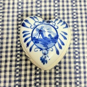 Royal Delft Heart Trinket Box – Dutch Windmill Blue & White Keepsake Collectible